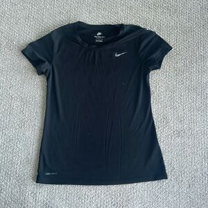 NWOT Nike black athletic tee size medium